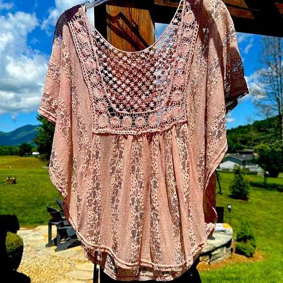 Pinky Tops - 💗Boho PINK Wide open sleeves shoulder to waist Lace Top. Lightweight Embellish